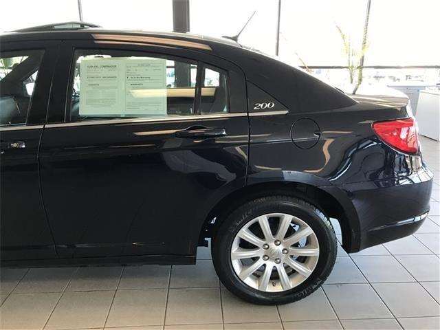 2012 Chrysler 200 Touring 4dr Sedan